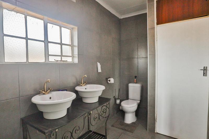 5 Bedroom Property for Sale in Broederstroom North West